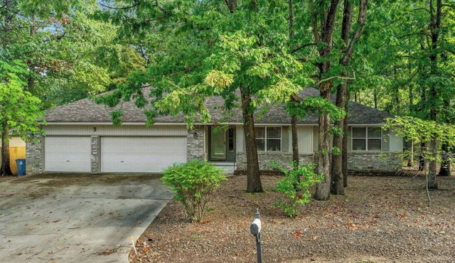 Entire 3 Bedroom House Near Bike Trails!