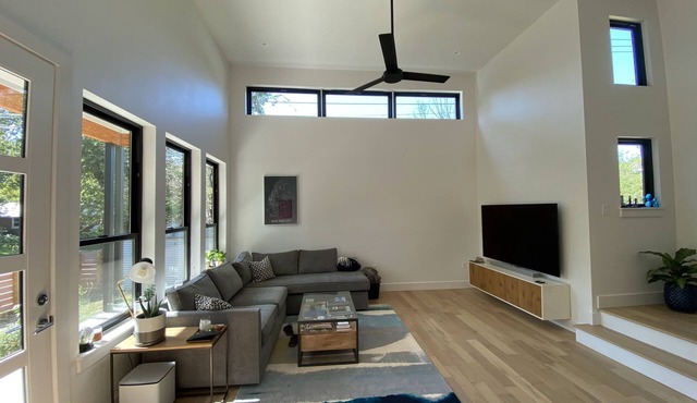 Entire 3 Bedroom Home + Peloton in Central Austin