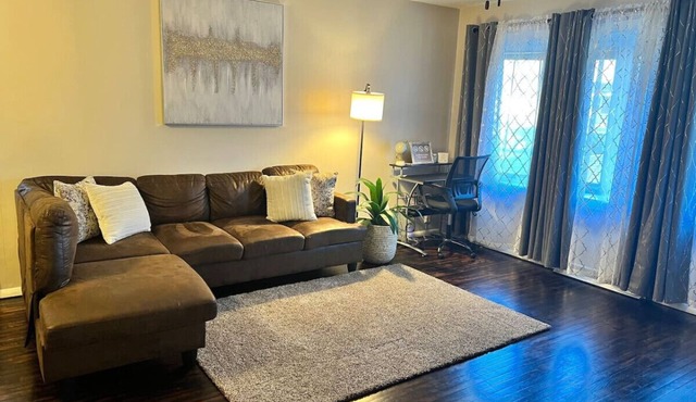 Entire 3 Bedroom Home, Quiet & Safe Neighborhood