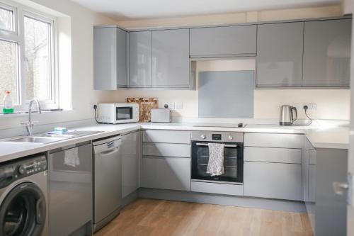 Entire 3 bedroom house, SALISBURY Cathedral City