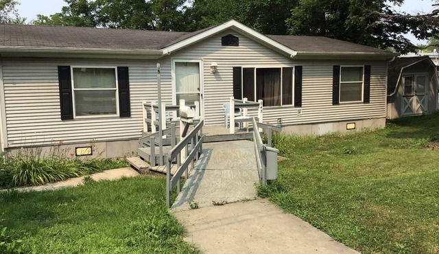 Entire 3 Bedroom House + Huge Wooded Yard