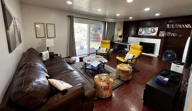 Entire 3 bedrooms house close to everything