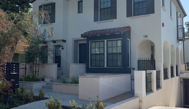 Entire 3Bds 3Ba Condo with private parking in Prime Pasadena