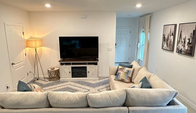 Entire 3BR/2.5BA Townhouse Near JAX Zoo & Airport