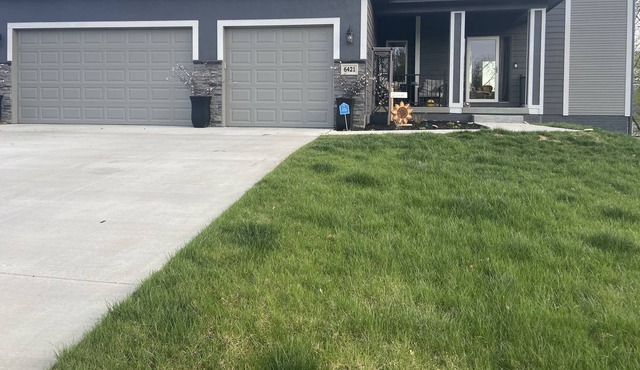 Entire 4 bed 3.5 bath new construction home with jacuzzi tub!