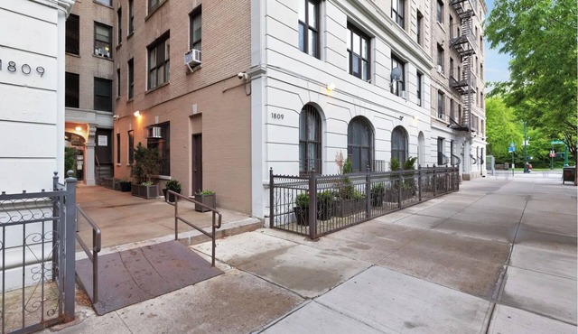 Entire 4-Bedroom Apartment, Central Park