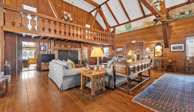 Entire 4-bedroom vacation lodge in Mountanville, New York.