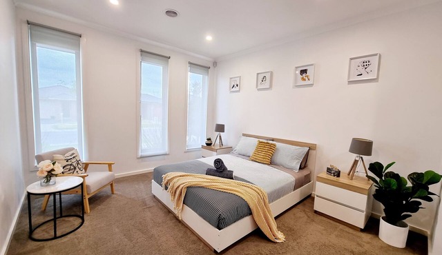 Entire 4 bedrooms Clyde North home, no sharing