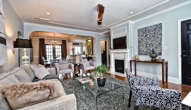 Entire 4-Unit Building in Myers Park | 8BR & Reserved Parking near Uptown