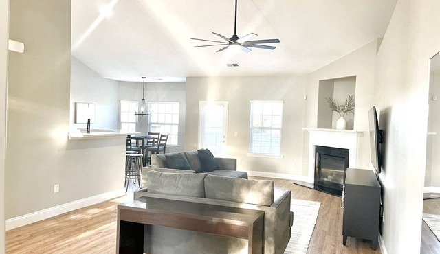 Entire 4BD Roebuck Home 10Min From Spartanburg DOWNTOWN