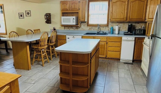 Entire 4bedroom House - Secluded Ozark Escape