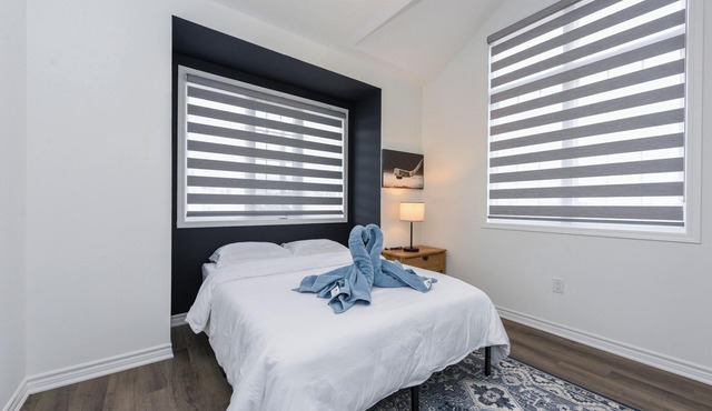 Entire 4BR Brand New Townhome | Milton - Sleep9 - Free Wi Fi, Parking, Crib
