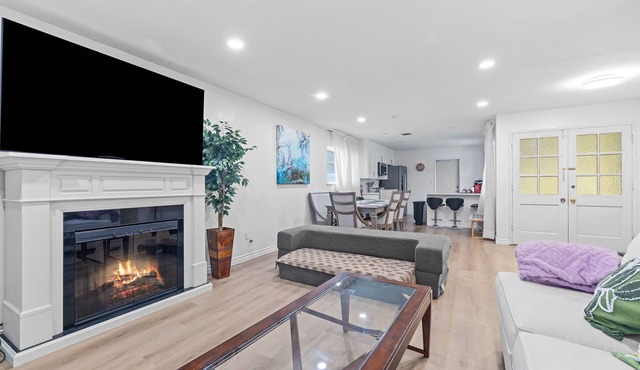 Entire 4BR house + game room + tree house + big backyard