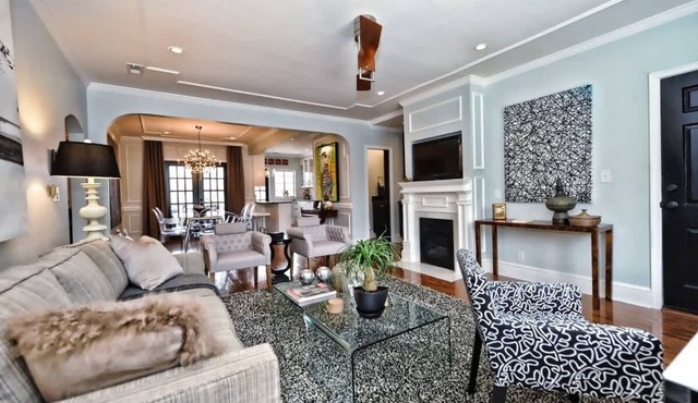 Entire 4BR Two-Unit in Myers Park with Reserved Parking and Porch