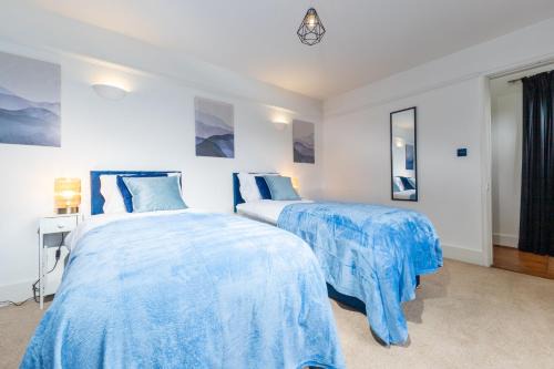 Entire 5 Bed House - Contractors, Family's & More - Free Parking