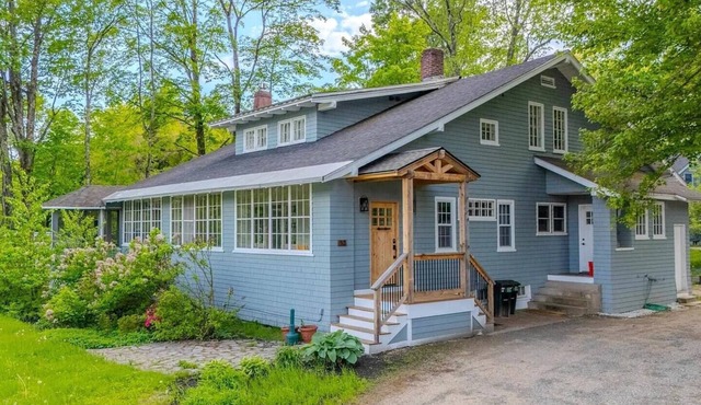 Entire 8 bedroom 9 bath home in White Mountains