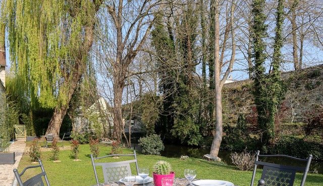 entire accommodation, Senlis nature in the city center