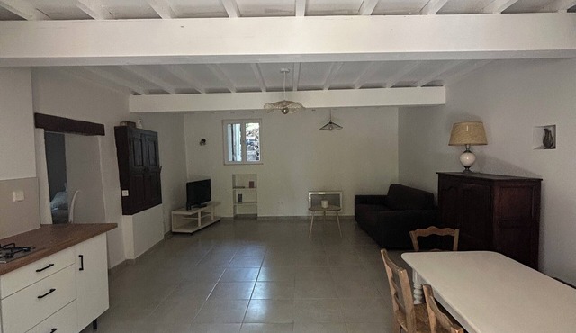 Entire apartment with pool access 10 minutes from Valence TGV station and 30 minutes from the Vercors region