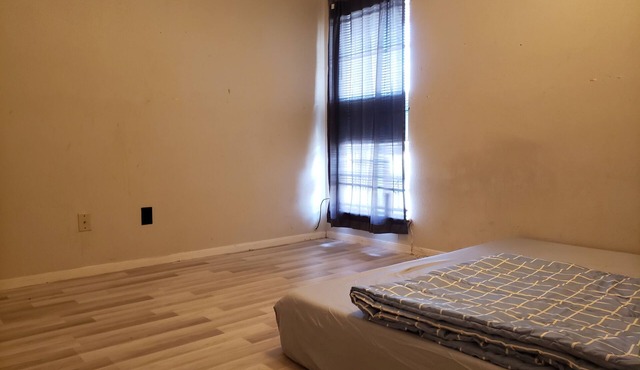 Entire apartment full furnished up to 4 guests. 5.mins to China town