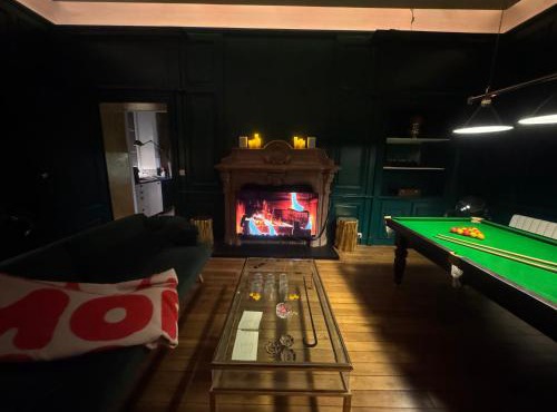 Entire Apartment in an 18th-Century Castle with Private Garden