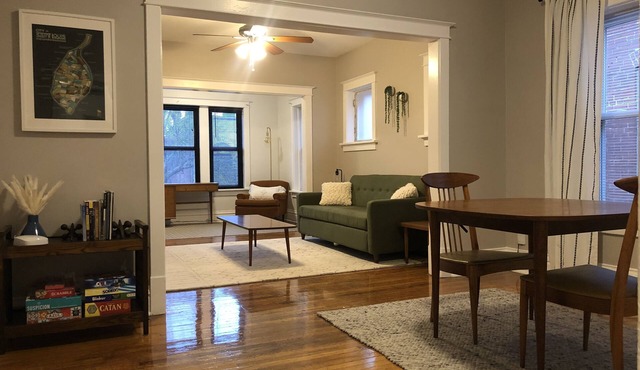 Entire Apartment in Walkable Area