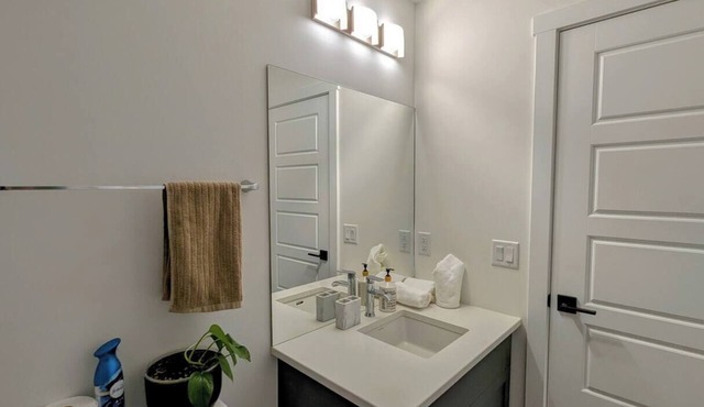 Entire apartment with patio YYC