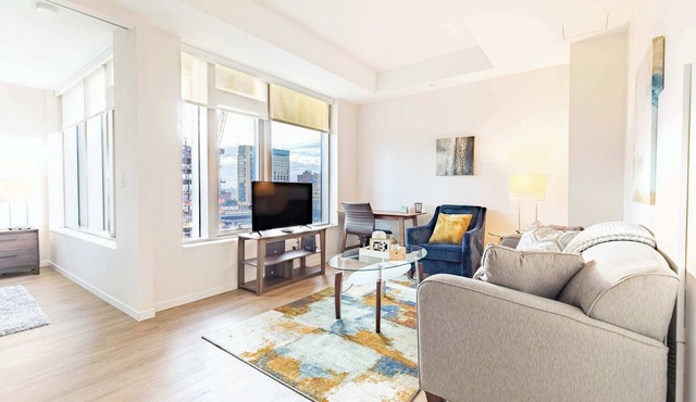 Entire Apt Downtown Seaport with Pool