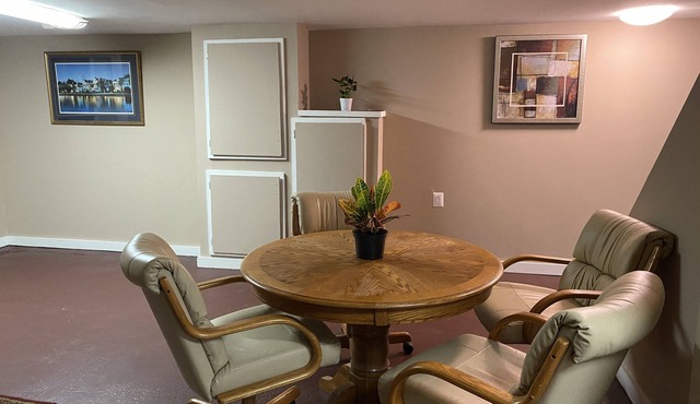 Entire aptmt in peaceful, secluded neighborhood!