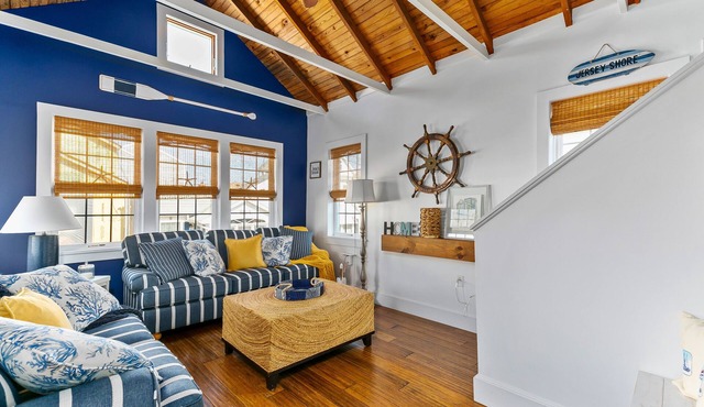 Entire beach house w/ROOFTOP TERRACE! Access to private beach!