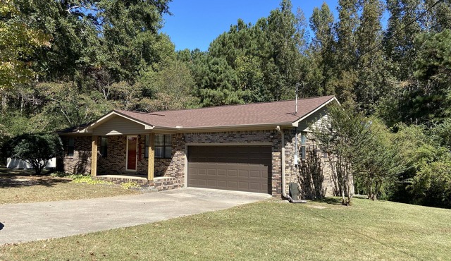 Entire Beautiful family home, 4.5 miles to Noccalula Falls & near downtown.