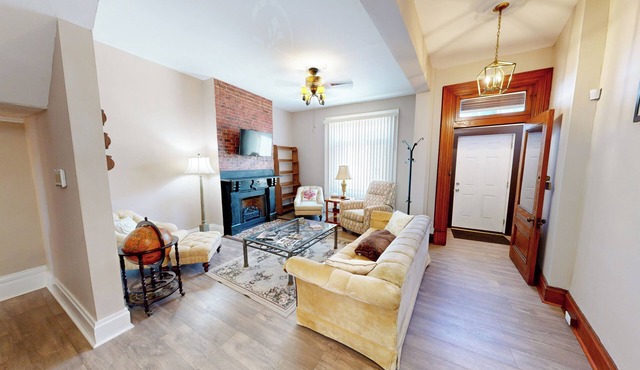 ENTIRE Big Home Close To Events-2 Family Rooms-Kid Friendly-PrivatePatio&Firepit
