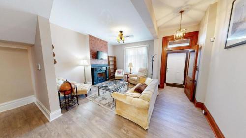 ENTIRE Big Home Close To Events - 2 Family Rooms - Kid Friendly - Private Patio & Firepit
