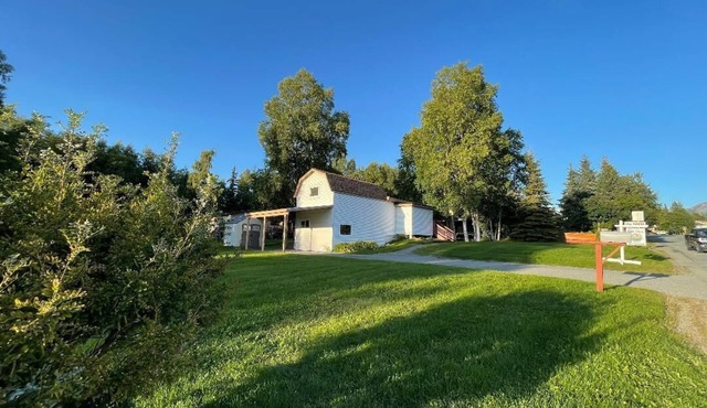 Entire Birch Cottage on the large lot next to the Ocean View Park.