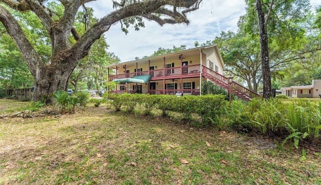 Entire Boutique Hotel walking distance to river