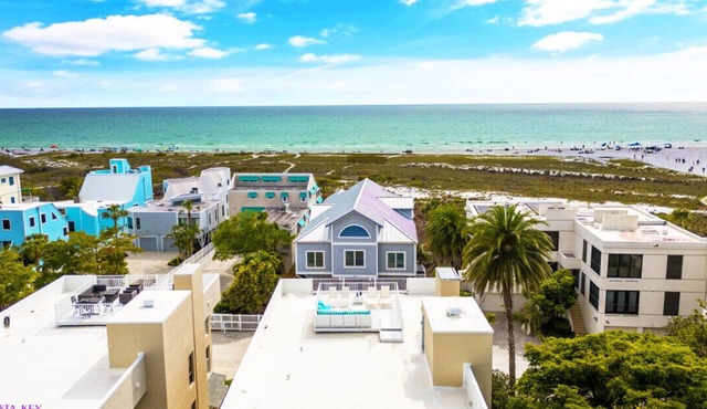 Entire Building, Sundeck w/Ocean view, 20ft to Beach Access, 500ft from Village