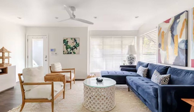 Entire Bungalow-WPB. 2br/1ba-3 beds. Private/Quiet/PB style/Beaches/Restaurants