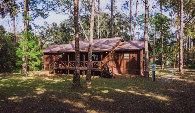 Entire Cabin at peaceful Retreat in Christmas, FL -AC/Sleeps 6.