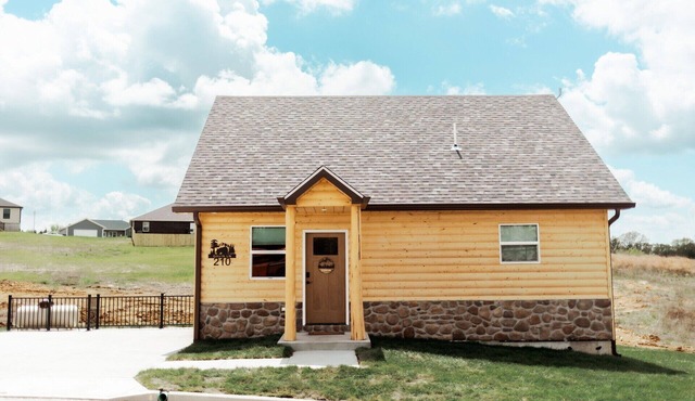 Entire Cabin in Linn, MO with all the extras