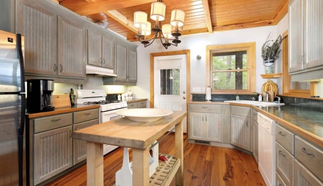 Entire cabin in Tallahassee