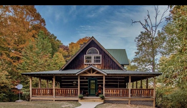 Entire cabin secluded in the woods for a quiet getaway