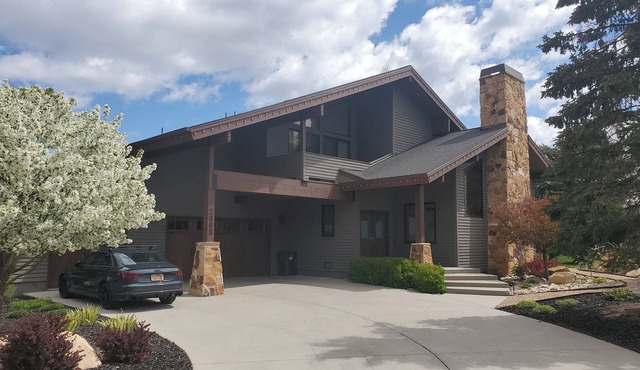 Entire central PC mountain house. Free shuttle bus to all Park City locations.