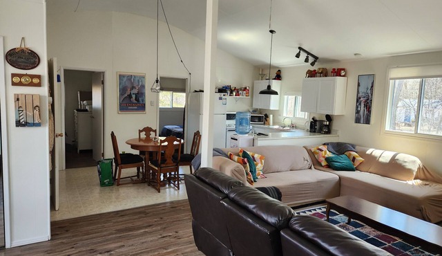 Entire charming and private cottage in Winnipeg Beach