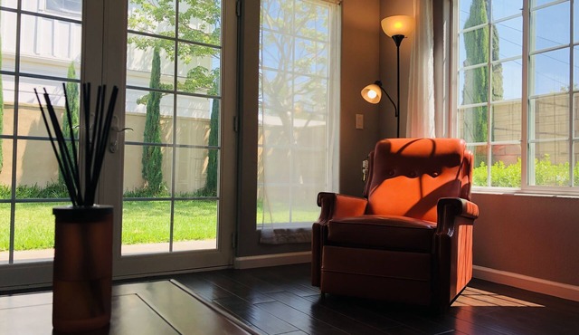 Entire charming stylish guest house -31 nights minimum