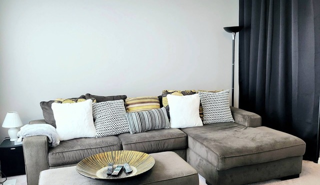 Entire comfy 2000 sq. ft. Home | 3BDR | 2.5 Bath | 15 mins from Airport