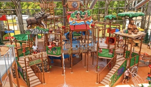 Entire condo at a Beautiful Resort near Lake Palestine