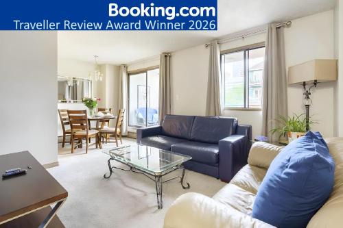 Entire condo downtown, walk to BMO & Stampede, secure parking, 1,5 hrs to Banff