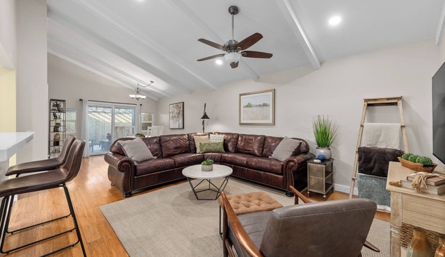 Entire condo in Bakersfield with WiFi, AC