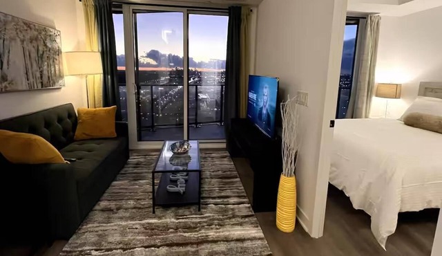 Entire Condo Lakeview Luxury Escape - Toronto