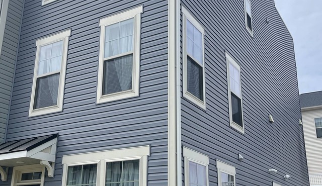 Entire contemporary, luxury 4 level Town House in Gorgeous, quiet neighborhood