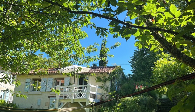 Entire Cosy cottage with pool idyllic location close to Aubeterre AMAZING VALUE!